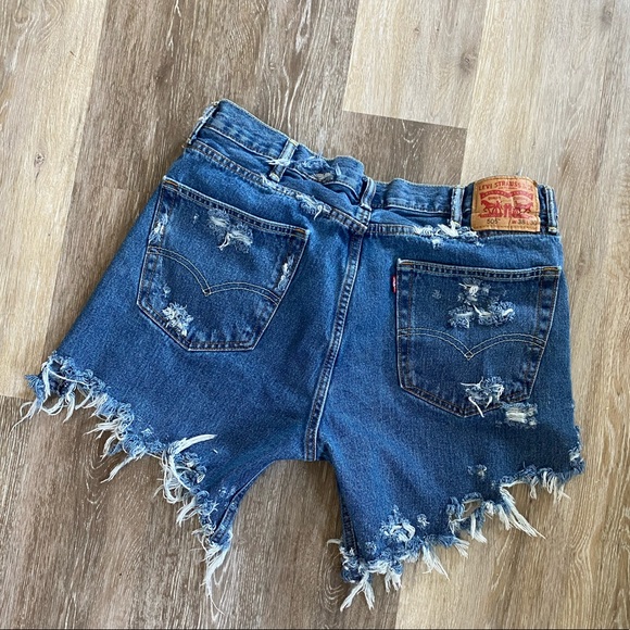 LEVIS vintage distressed short (too big for me) :( - Picture 10 of 14